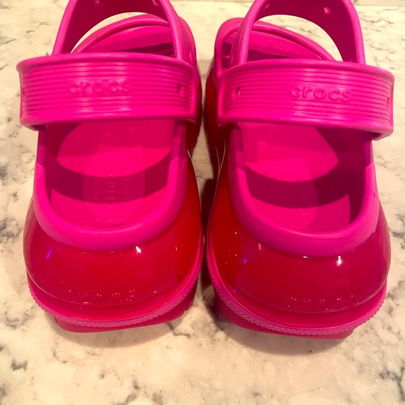 NWT- Crocs platform mega crush hot pink sandals. Size 8.0 - Picture 3 of 5